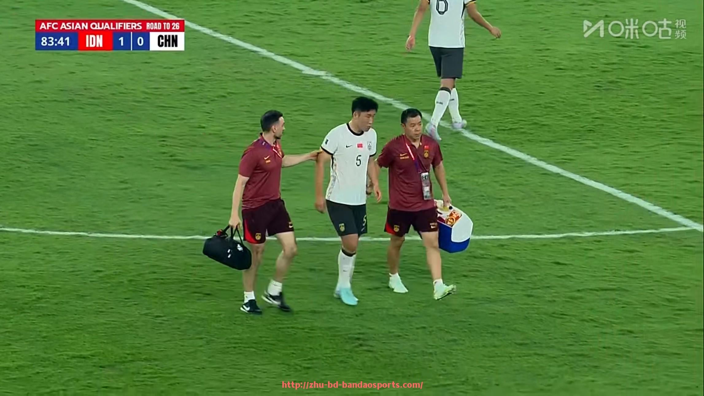 半岛体育-英超球员最大穿几号球衣及号码背后的意义